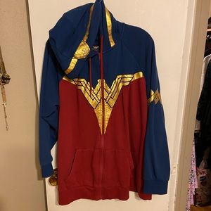 🦸🏻‍♀️ Torrid Wonder Woman sweatshirt 🦸🏻‍♀️